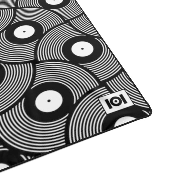 VINYL 02 PATTERN POLYESTER BLANKET - BLACK