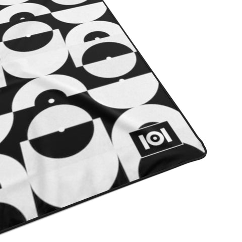 ABSTRACTIONS 01 PATTERN BLANKET - WHITE