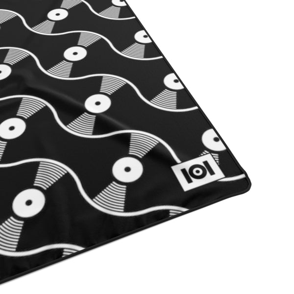 VINYL 01 PATTERN POLYESTER BLANKET - BLACK