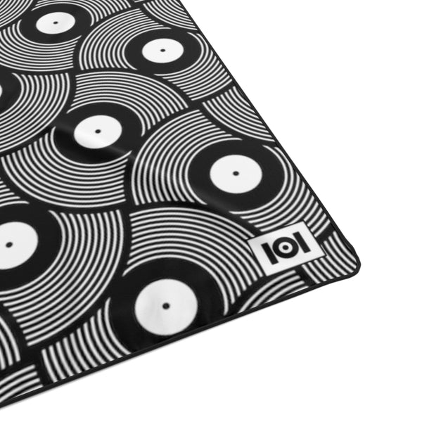 VINYL 02 PATTERN POLYESTER BLANKET - BLACK